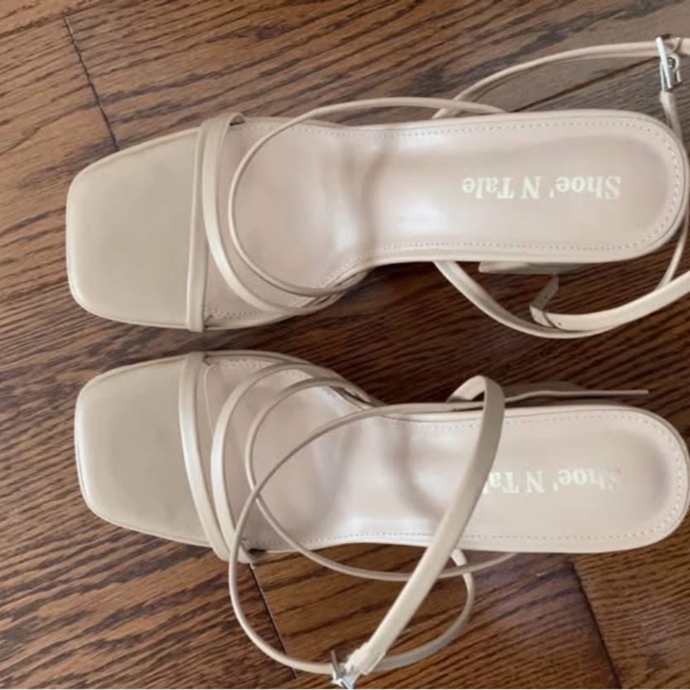 ShoeNTale Neutral Beige Strappy Square-Toe Sandals